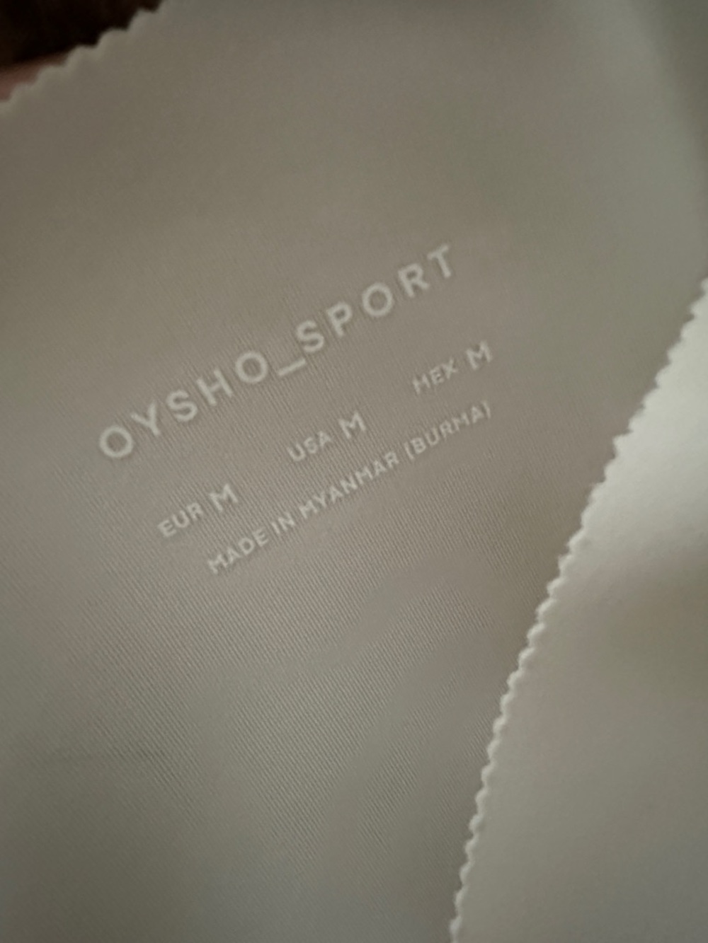 Oysho Yoga White High-Rise V-Seam Bike Shorts - Picture 3 of 3